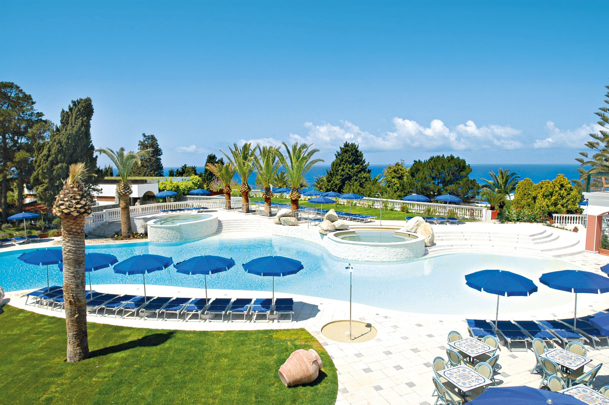 Hotel Pool 02 - Meditravel